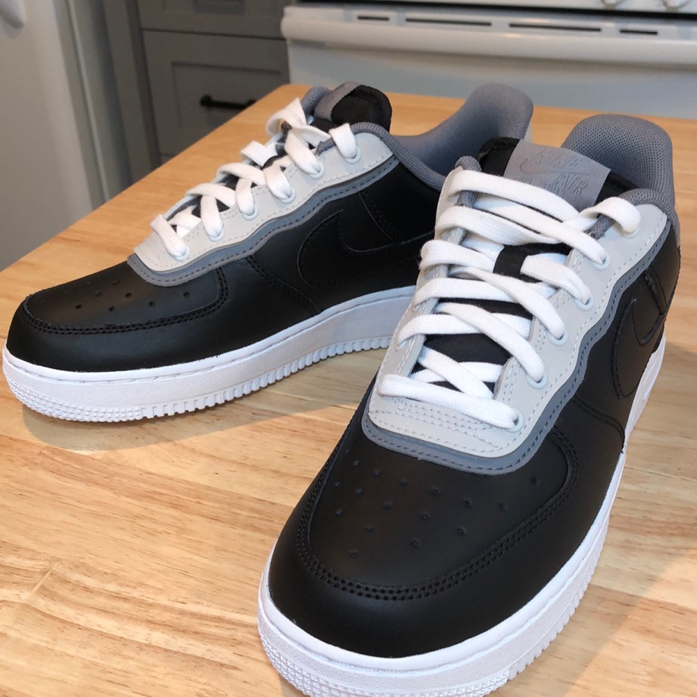 🔥Nike - Air Force 1 07 lv8 Men 6.5, Wmn 8.5🔥